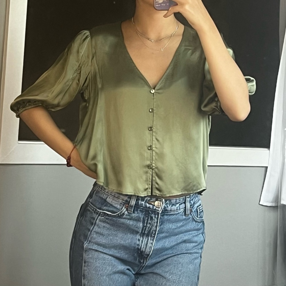 Silky cropped aritzia blouse